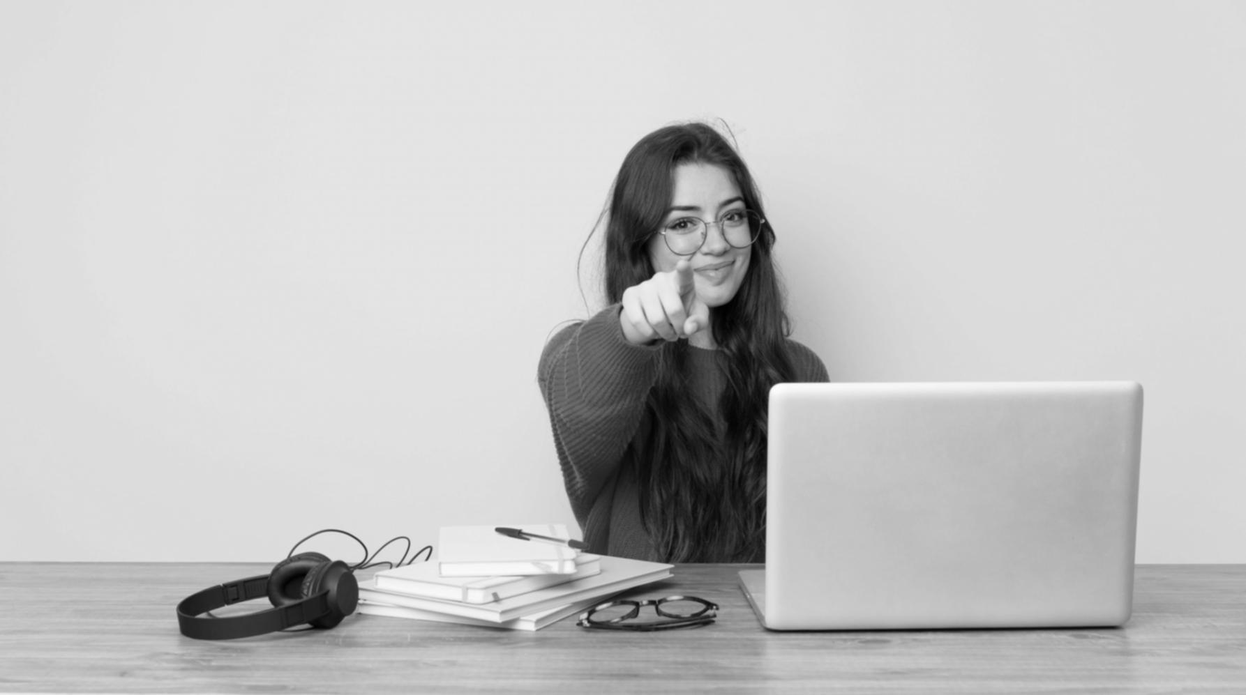 Workshop-Teilnehmer arbeiten gemeinsam an Keyword-Strategien